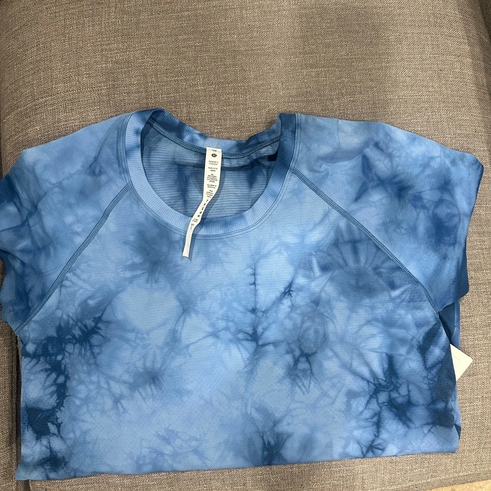 Lululemon Athletica Blue Tie-Dye Short Sleeve Tee - Picture 1 of 3